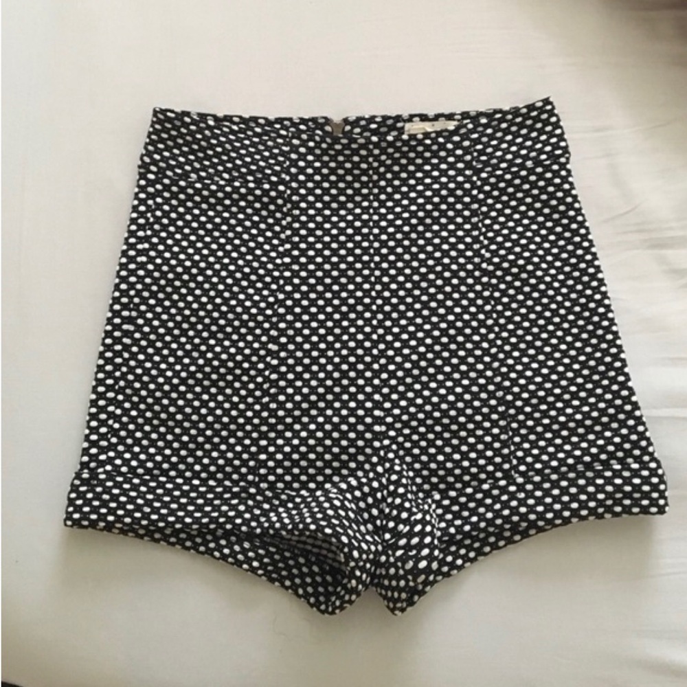 Polka dot short